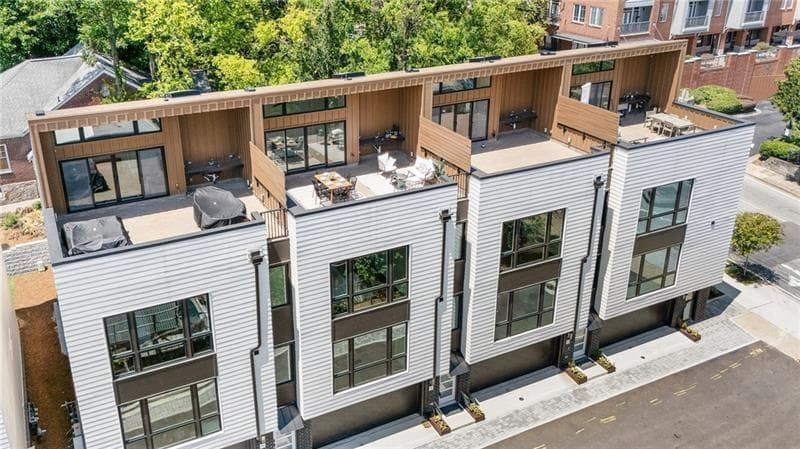 3 bedroom, 3 bathroom, 2,560 sq ft townhouse sold at 1631 overlook Way, Atlanta, GA 30318