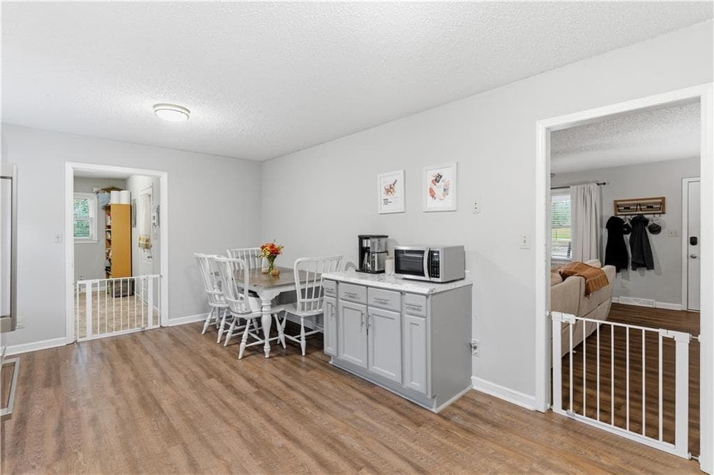 3 bedroom, 2 bathroom, 1,600 sq ft single family residence under contract at 1024 New Rosedale Road, Armuchee, GA 30105 — photo 9