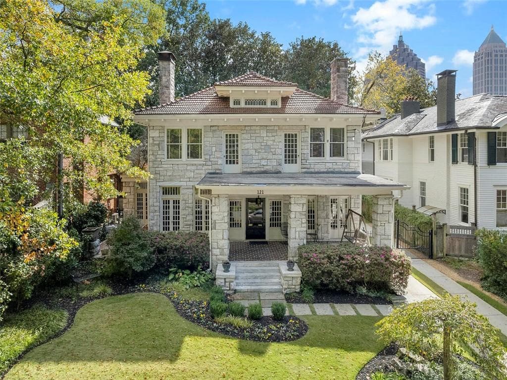 4 bedroom, 3 bathroom, 5,059 sq ft single family residence sold at 121 17th Street, Atlanta, GA 30309