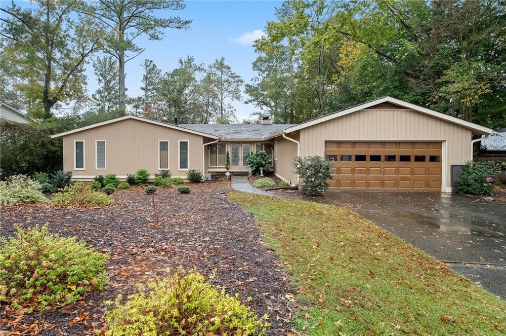 4040 Summit Drive, Marietta, GA 30068 — most recent listing photo