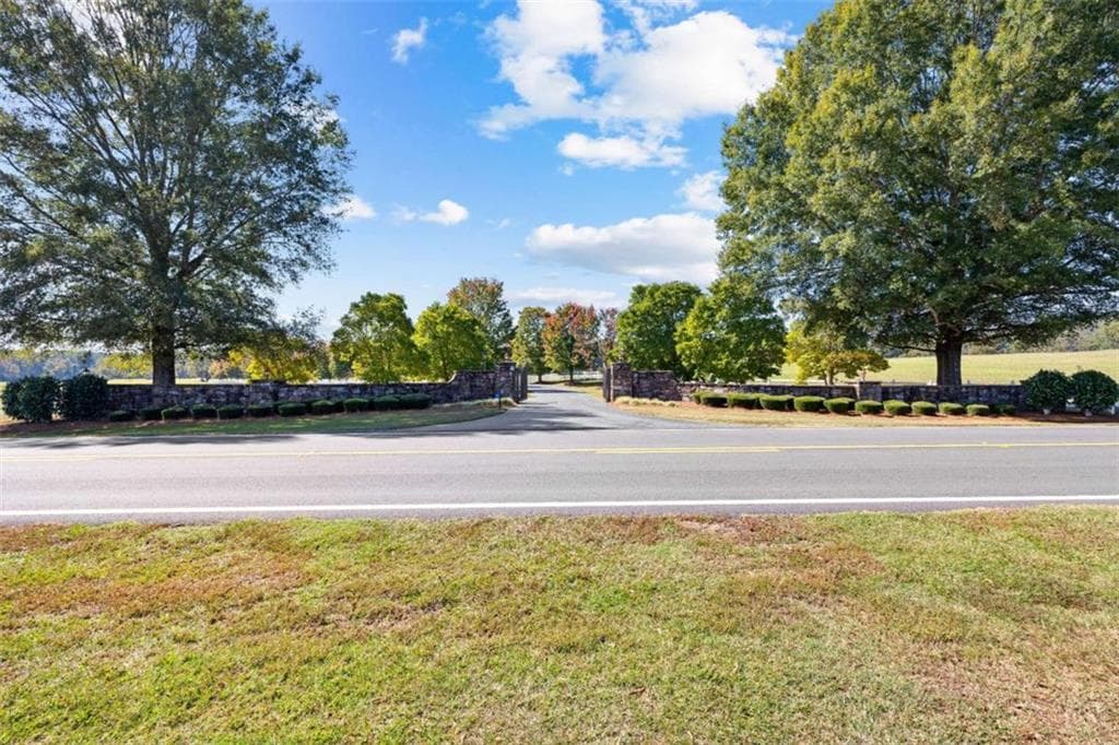 6 bedroom, 7 bathroom, 6,062 sq ft single family residence for sale at 5225 Chalybeate Springs Road, Woodland, GA 31836 — photo 3