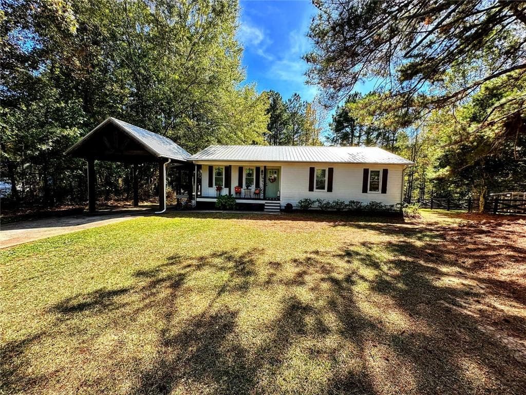 3 bedroom, 2 bathroom single family residence sold at 28 Hickory Trail, Temple, GA 30179