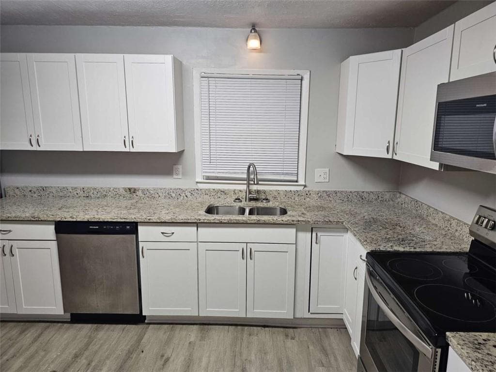 3 bedroom, 2 bathroom, 1,777 sq ft single family residence for sale at 2858 Davidson Drive, Lithonia, GA 30058 — photo 4