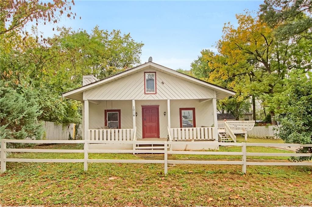 3 bedroom, 2 bathroom, 1,800 sq ft single family residence sold at 1014 Curran Street, Atlanta, GA 30318
