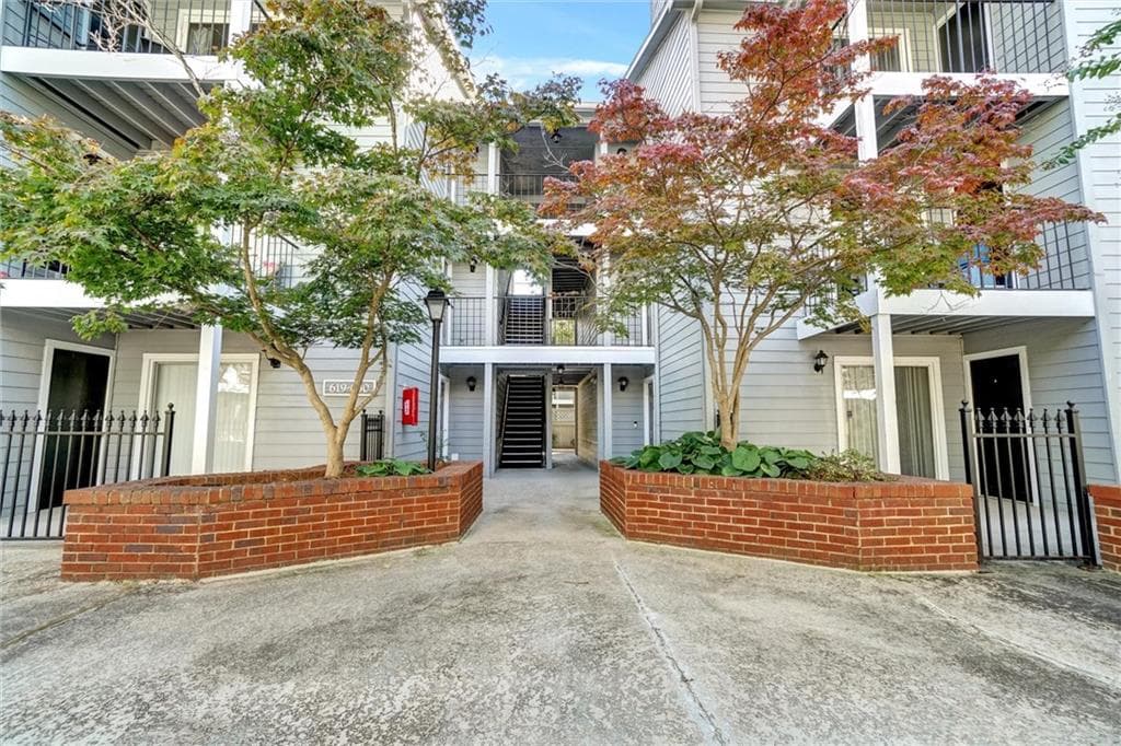 628 Granville Court, Sandy Springs, GA 30328 — most recent listing photo