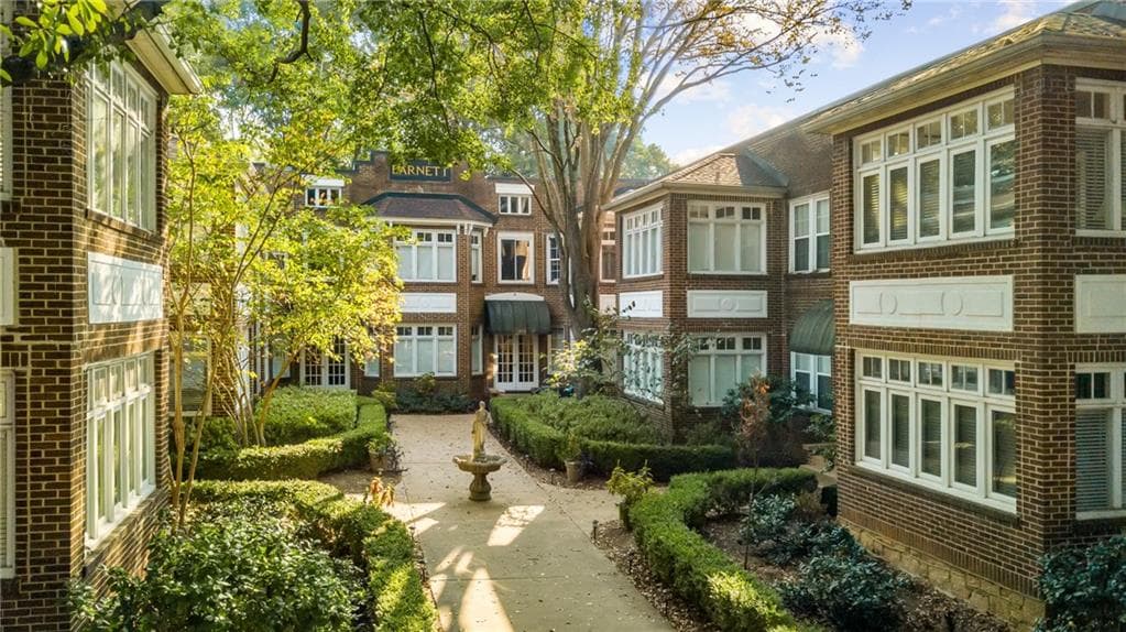 1 bedroom, 1 bathroom, 674 sq ft condominium sold at 737 Barnett Street B3, Atlanta, GA 30306