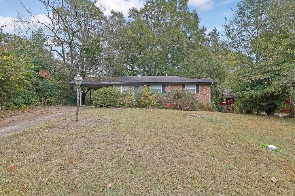 3 bedroom, 2 bathroom, 1,000 sq ft single family residence sold at 953 Meadow Rock Drive, Stone Mountain, GA 30083