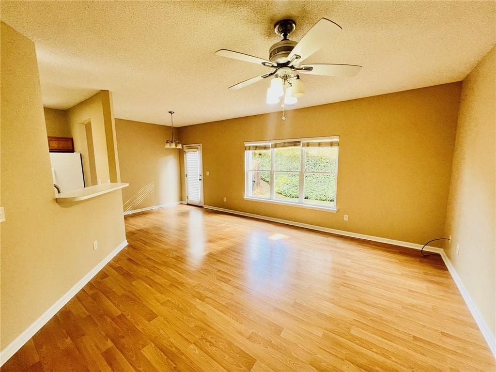 2 bedroom, 3 bathroom, 1,482 sq ft townhouse for sale at 98 Eagle Glen Drive, Cartersville, GA 30121 — photo 2