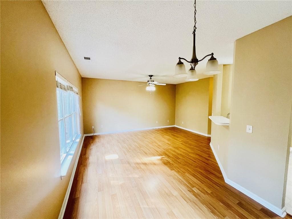 2 bedroom, 3 bathroom, 1,482 sq ft townhouse for sale at 98 Eagle Glen Drive, Cartersville, GA 30121 — photo 3