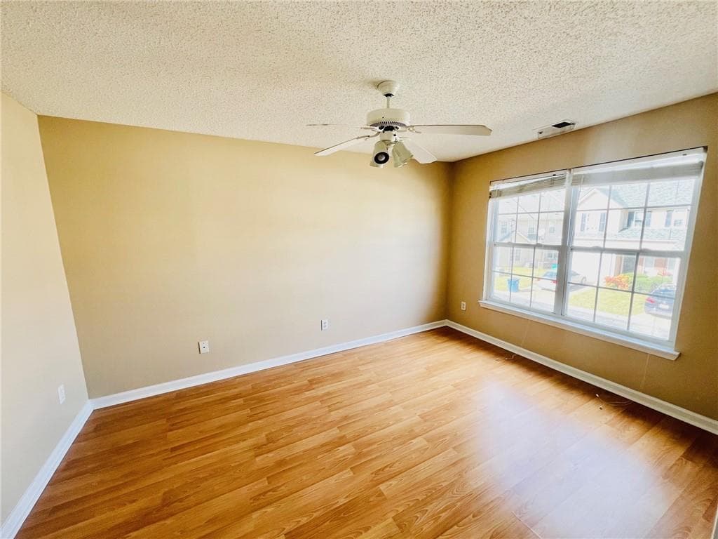 2 bedroom, 3 bathroom, 1,482 sq ft townhouse for sale at 98 Eagle Glen Drive, Cartersville, GA 30121 — photo 5