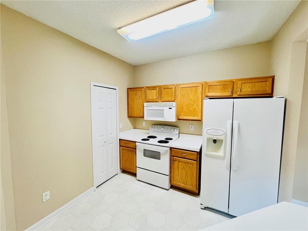 2 bedroom, 3 bathroom, 1,482 sq ft townhouse for sale at 98 Eagle Glen Drive, Cartersville, GA 30121 — photo 6