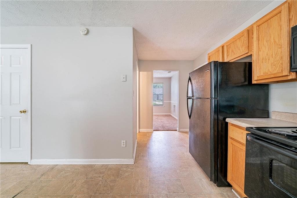 4 bedroom, 3 bathroom, 1,951 sq ft single family residence under contract at 3283 Sugar Creek Falls Avenue, Atlanta, GA 30316 — photo 5