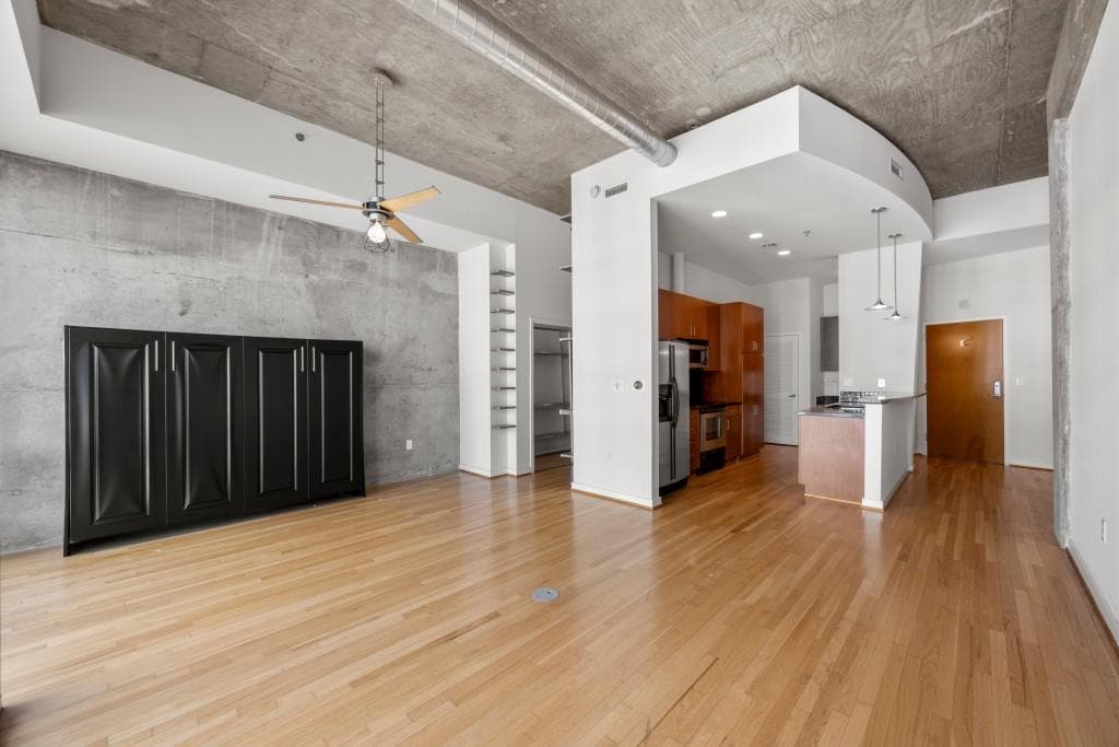 1 bedroom, 1 bathroom, 668 sq ft condominium for sale at 943 Peachtree Street 2009, Atlanta, GA 30309