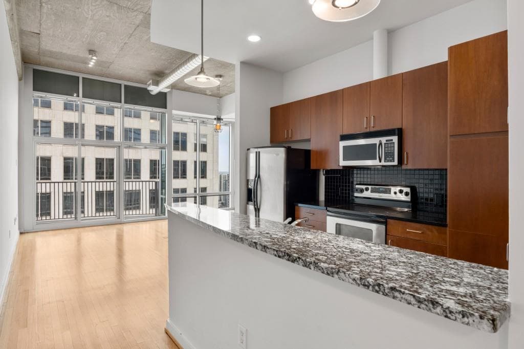1 bedroom, 1 bathroom, 668 sq ft condominium for sale at 943 Peachtree Street 2009, Atlanta, GA 30309 — photo 4
