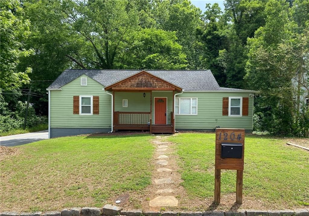4 bedroom, 3 bathroom, 2,198 sq ft single family residence under contract at 1204 Westridge Road, Atlanta, GA 30311 — photo 2