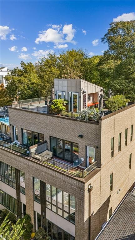 3 bedroom, 4 bathroom, 2,625 sq ft townhouse sold at 975 Piedmont Avenue 4, Atlanta, GA 30309