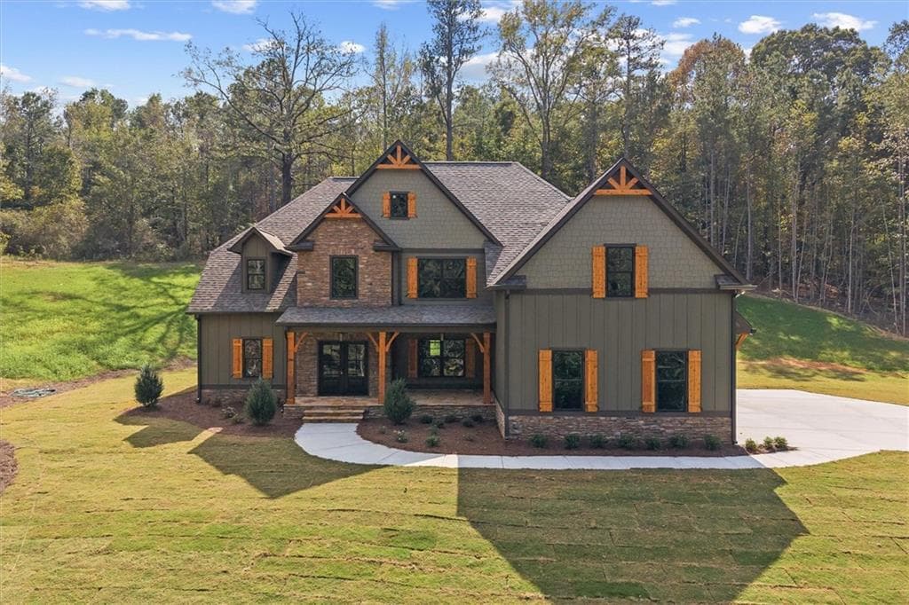6 bedroom, 5 bathroom, 4,215 sq ft single family residence for sale at 133 West Lake Boulevard, Carrollton, GA 30116