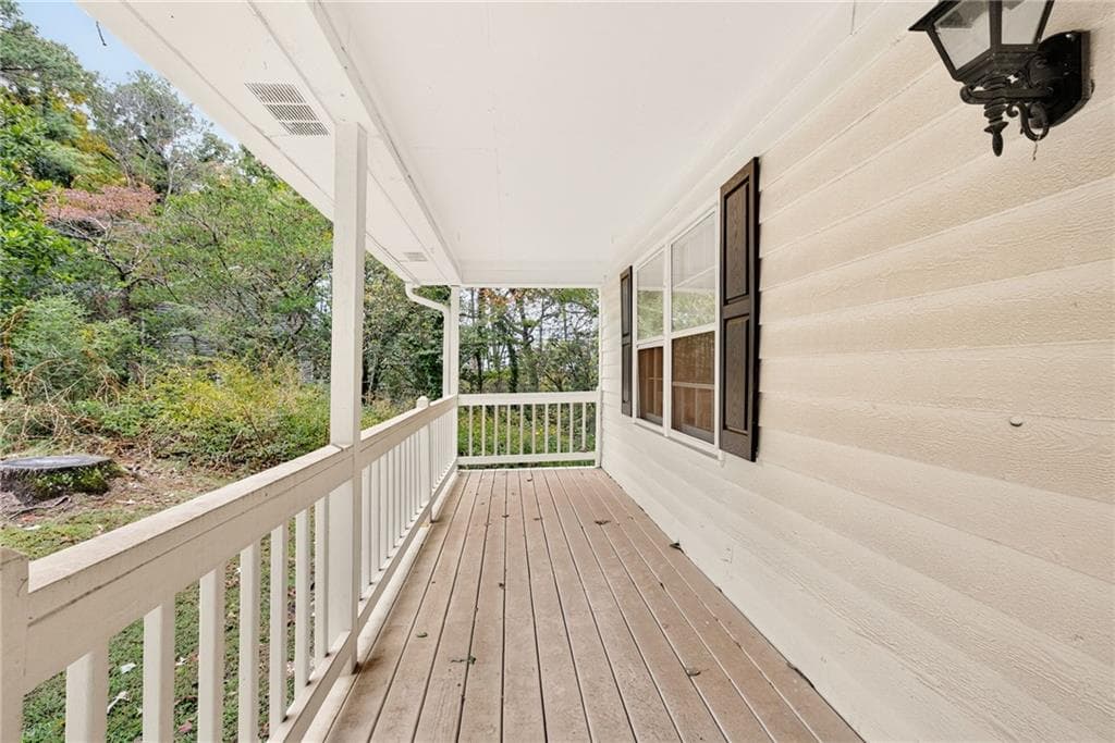 3 bedroom, 2 bathroom, 1,619 sq ft single family residence under contract at 1978 Winding Creek Lane, Marietta, GA 30064 — photo 3