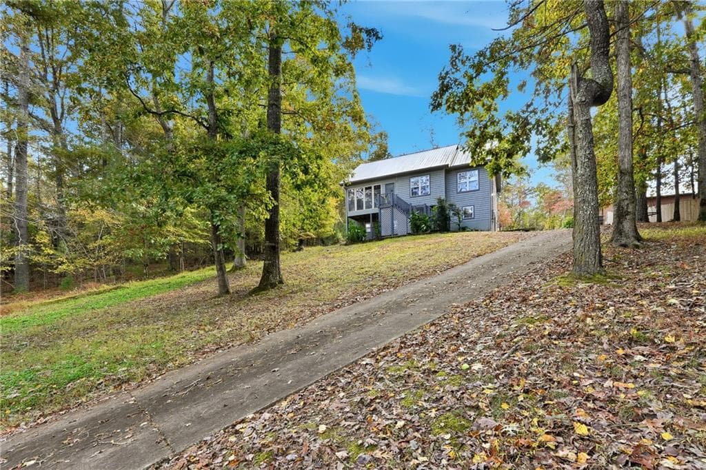 4 bedroom, 3 bathroom, 2,270 sq ft single family residence for sale at 383 Acadia Drive, Ellijay, GA 30540 — photo 4