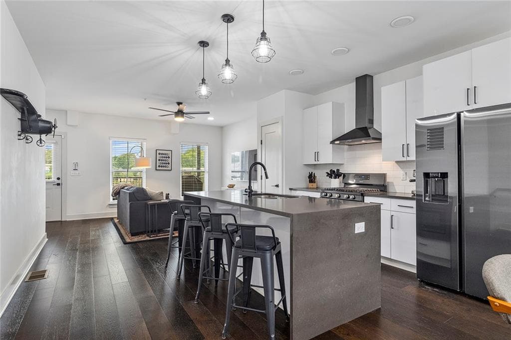 3 bedroom, 4 bathroom, 2,073 sq ft townhouse sold at 276 Estoria Street, Atlanta, GA 30316