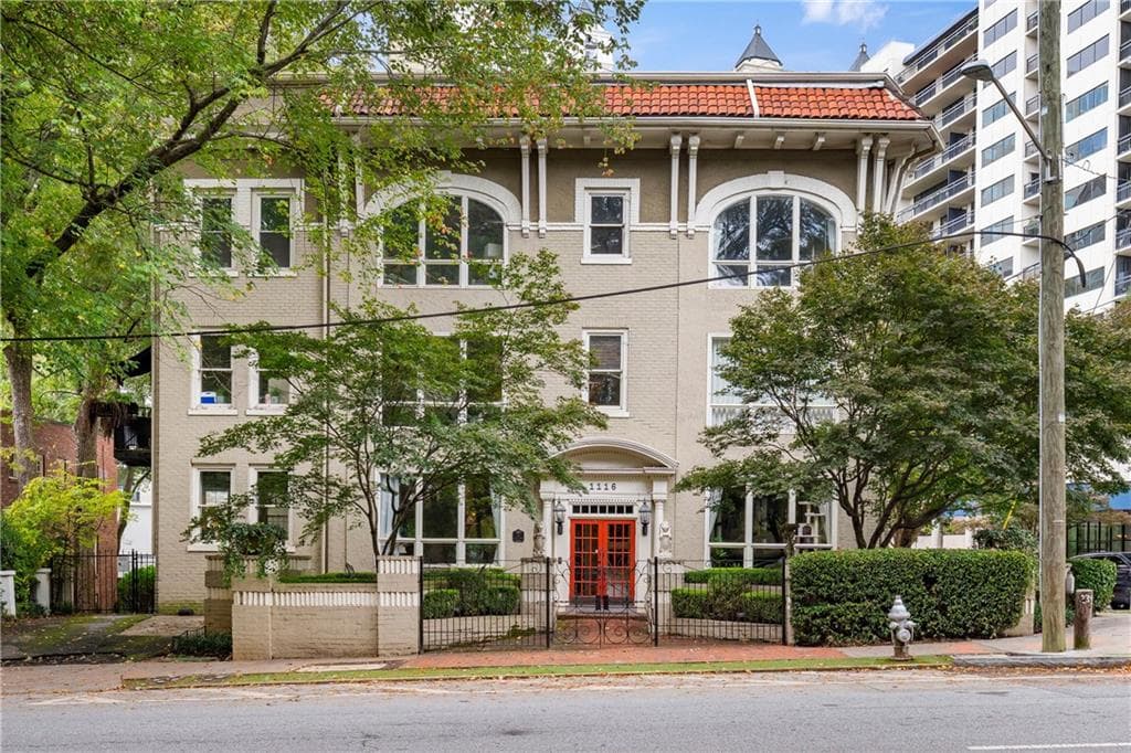 2 bedroom, 2 bathroom, 1,120 sq ft condominium sold at 1116 Piedmont Avenue 10, Atlanta, GA 30309
