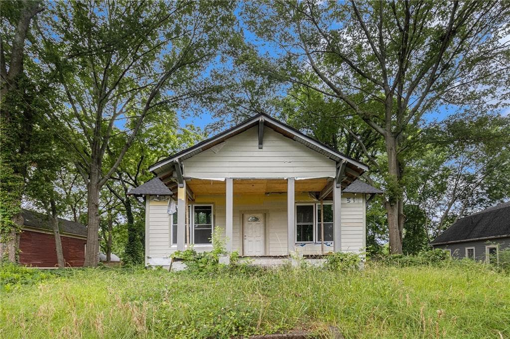 3 bedroom, 2 bathroom, 2,104 sq ft single family residence sold at 1406 Allene Avenue, Atlanta, GA 30310