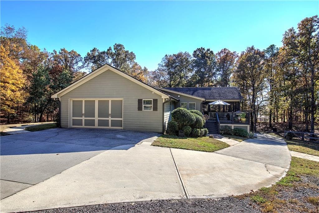 5 bedroom, 3 bathroom, 6,094 sq ft single family residence under contract at 2253 Hills Creek Road, Taylorsville, GA 30178 — photo 2
