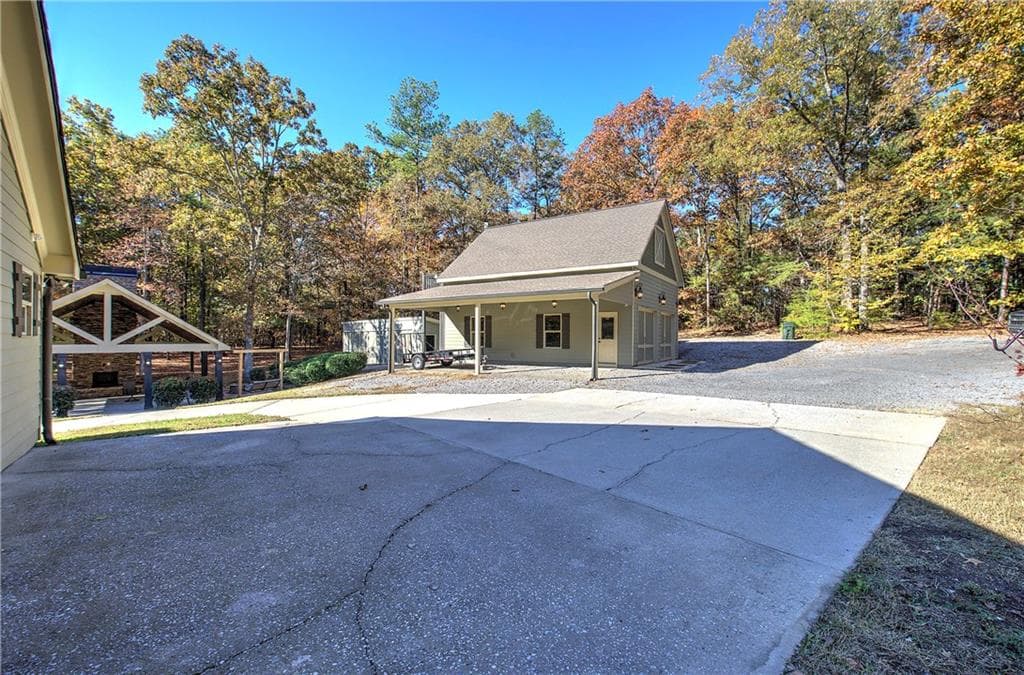 5 bedroom, 3 bathroom, 6,094 sq ft single family residence under contract at 2253 Hills Creek Road, Taylorsville, GA 30178 — photo 9