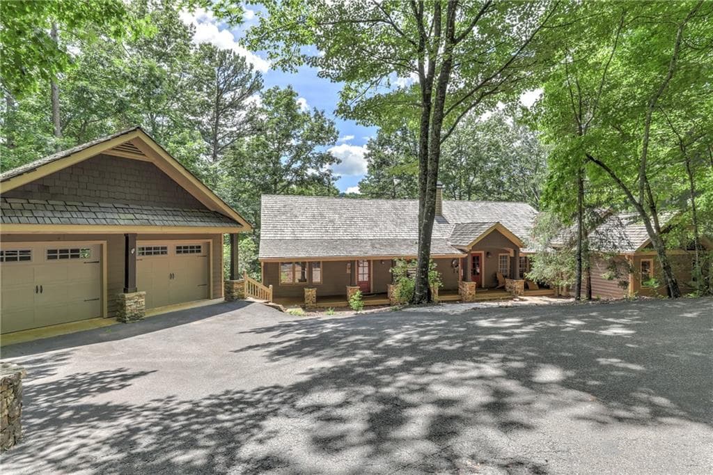 4 bedroom, 4 bathroom, 4,355 sq ft single family residence for sale at 369 Indian Pipe Drive, Jasper, GA 30143 — photo 2