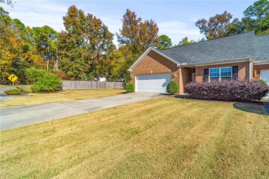 3 bedroom, 2 bathroom, 1,685 sq ft condominium for sale at 252 Blackwood Place, Calhoun, GA 30701 — photo 3