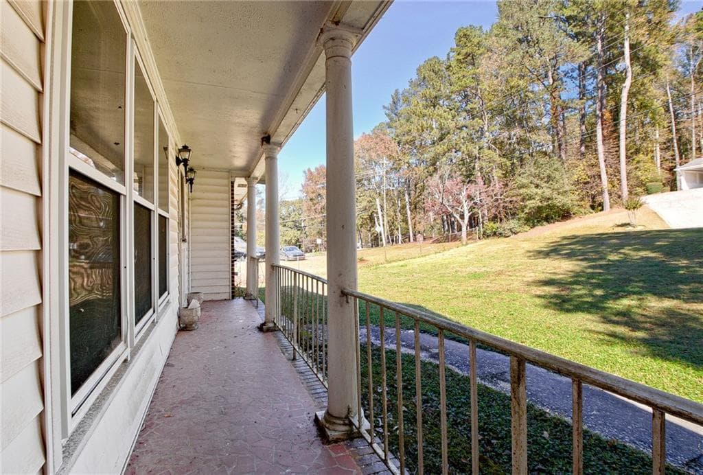 2 bedroom, 2 bathroom, 1,305 sq ft single family residence under contract at 3139 Dodson Drive, East Point, GA 30344 — photo 4