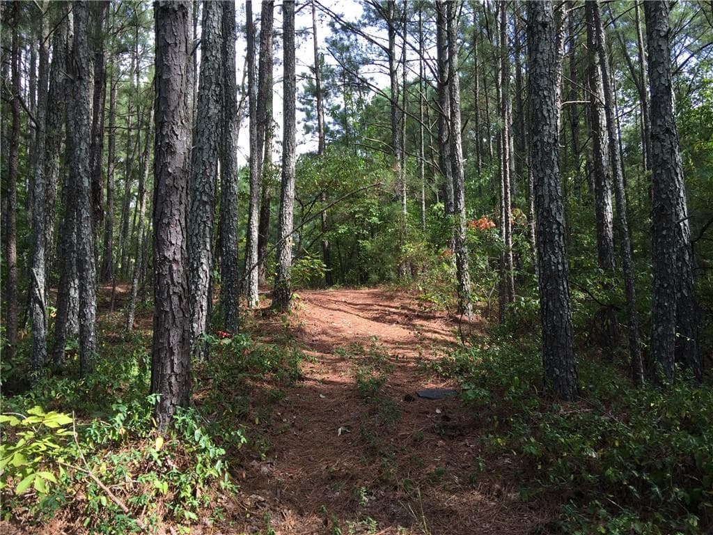 duplex under contract at 100 Valley View Drive, Cartersville, GA 30121