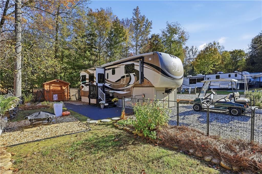 1 bedroom, 1 bathroom single family residence sold at 329 Leisure Acres Drive, Cleveland, GA 30528