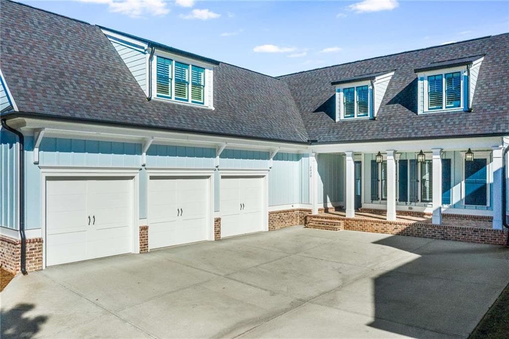 5 bedroom, 6 bathroom, 3,985 sq ft single family residence for sale at 2030 Greenleffe Drive, Statham, GA 30666 — photo 4
