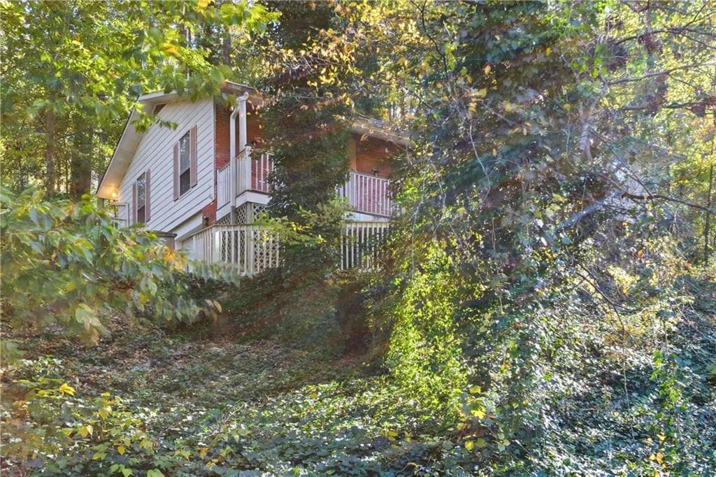4 bedroom, 3 bathroom, 2,384 sq ft single family residence for sale at 253 Lamplighter Lane, Marietta, GA 30067 — photo 2