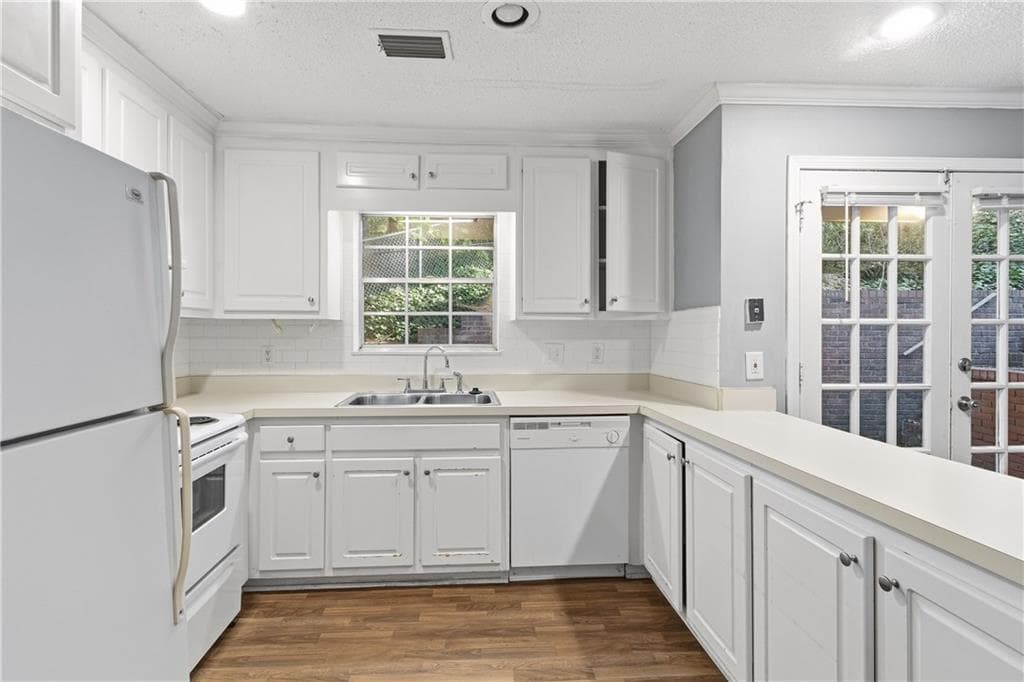 4 bedroom, 3 bathroom, 2,384 sq ft single family residence for sale at 253 Lamplighter Lane, Marietta, GA 30067 — photo 9