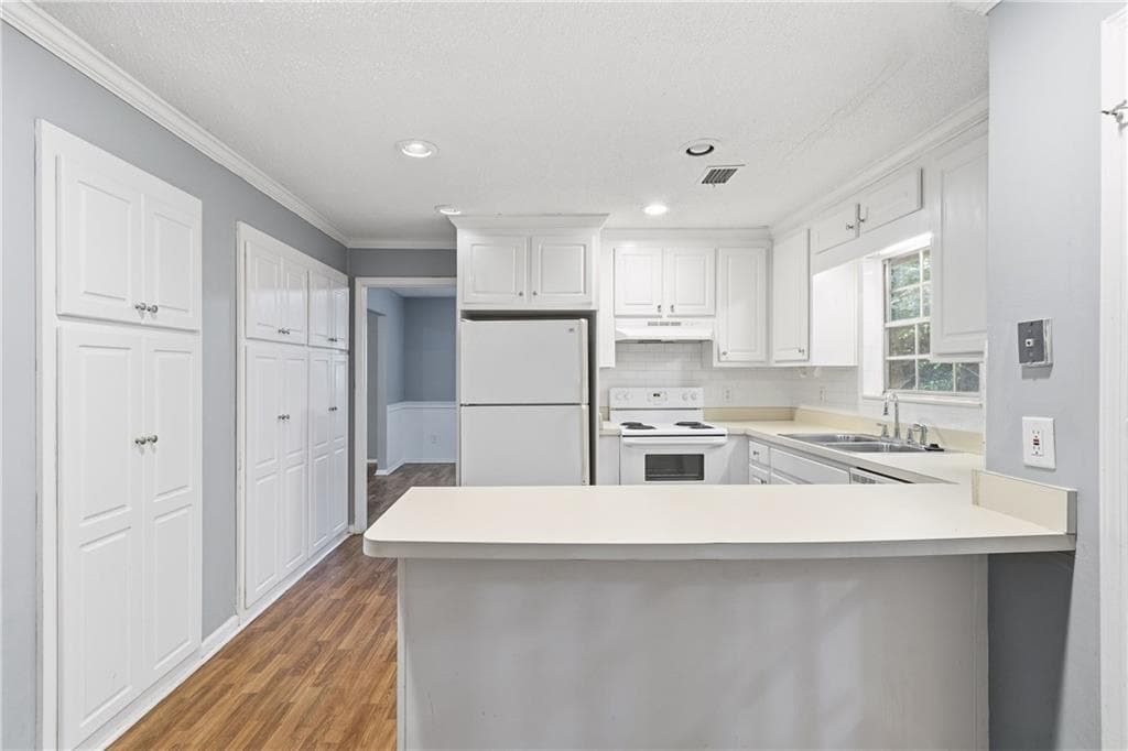 4 bedroom, 3 bathroom, 2,384 sq ft single family residence for sale at 253 Lamplighter Lane, Marietta, GA 30067 — photo 10