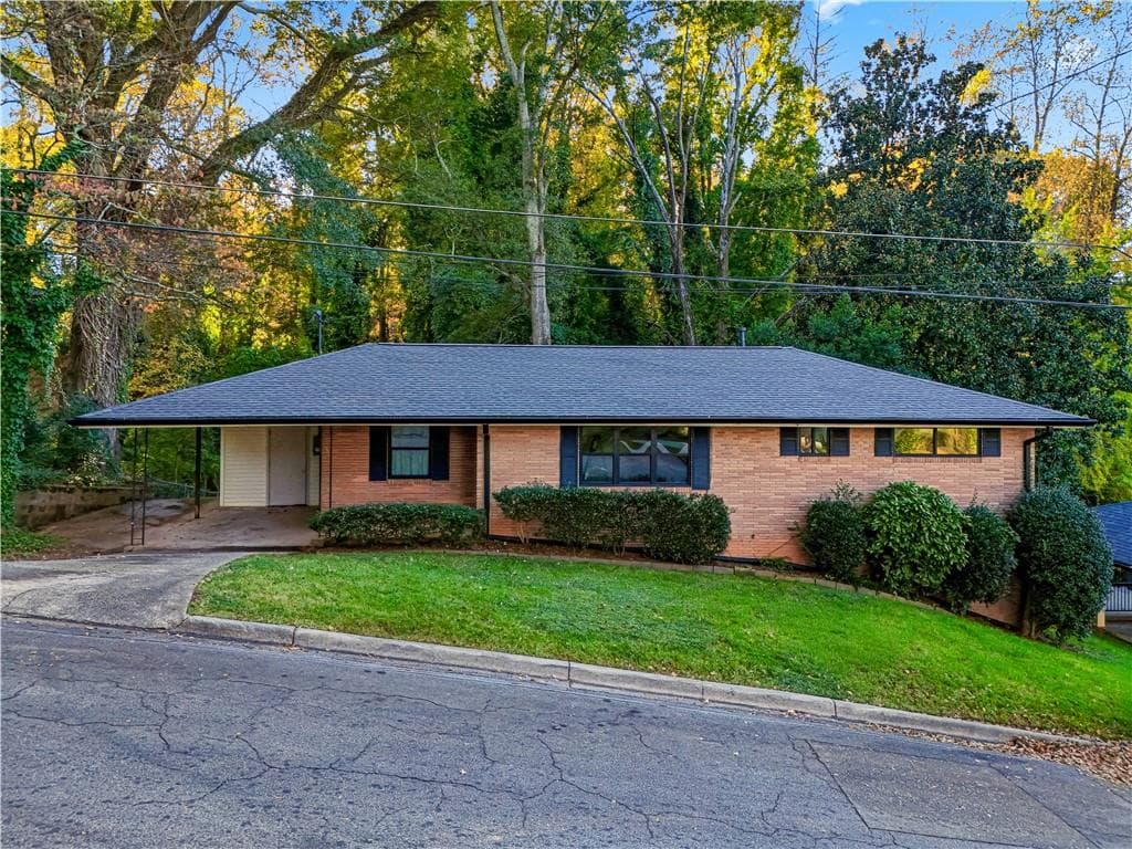 3 bedroom, 2 bathroom, 1,202 sq ft single family residence for sale at 549 Park Street Place, Gainesville, GA 30501 — photo 3