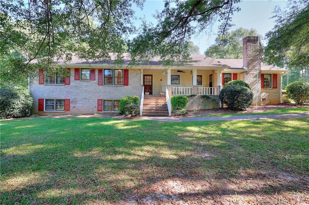 3 bedroom, 3 bathroom, 2,242 sq ft single family residence for sale at 3520 Tom Brewer Road, Loganville, GA 30052 — photo 3