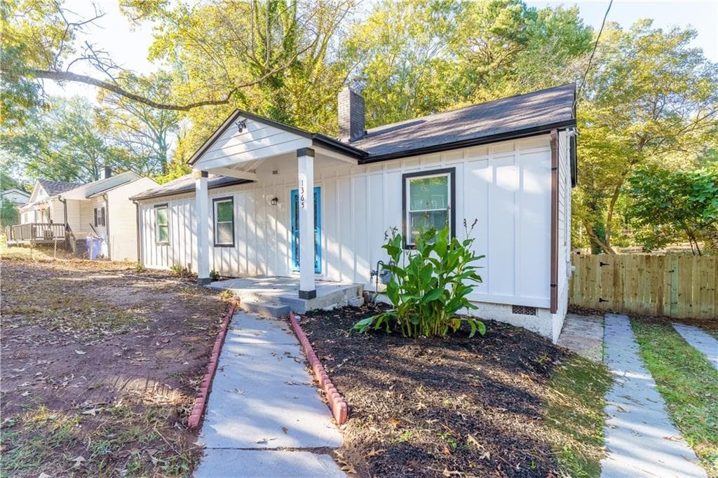 4 bedroom, 2 bathroom, 1,150 sq ft single family residence for sale at 1365 Campbellton Road, Atlanta, GA 30310 — photo 3