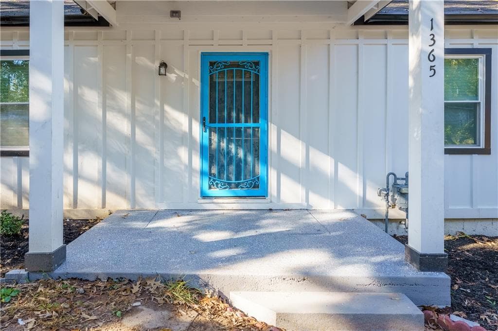 4 bedroom, 2 bathroom, 1,150 sq ft single family residence for sale at 1365 Campbellton Road, Atlanta, GA 30310 — photo 4