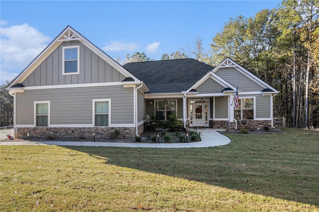 4 bedroom, 3 bathroom, 2,413 sq ft single family residence sold at 10 Stratford Way, Kingston, GA 30145