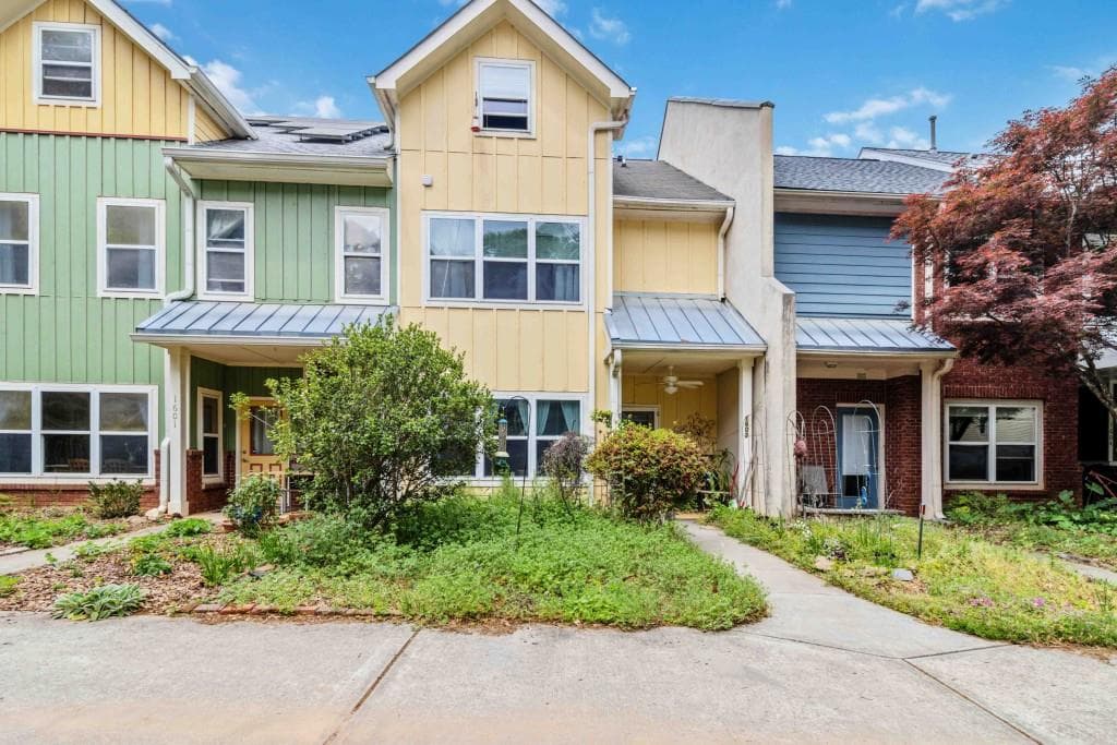 3 bedroom, 3 bathroom, 1,699 sq ft townhouse sold at 1602 Dancing Fox Road, Decatur, GA 30032