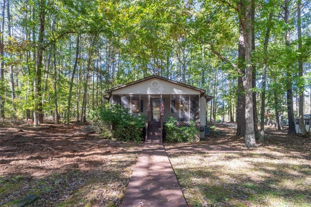 2 bedroom, 1 bathroom, 900 sq ft single family residence for sale at 248 W River Bend Drive, Eatonton, GA 31024