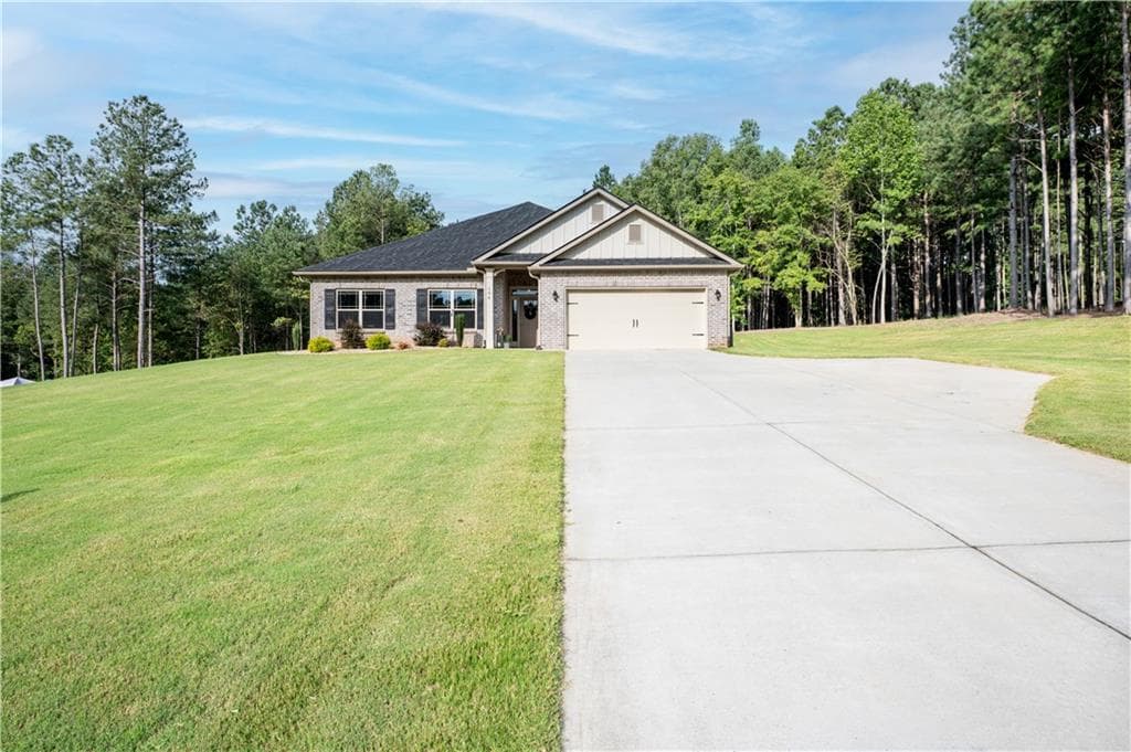 4 bedroom, 3 bathroom, 2,391 sq ft single family residence for sale at 104 Eagle Heights Drive, Maysville, GA 30558 — photo 2