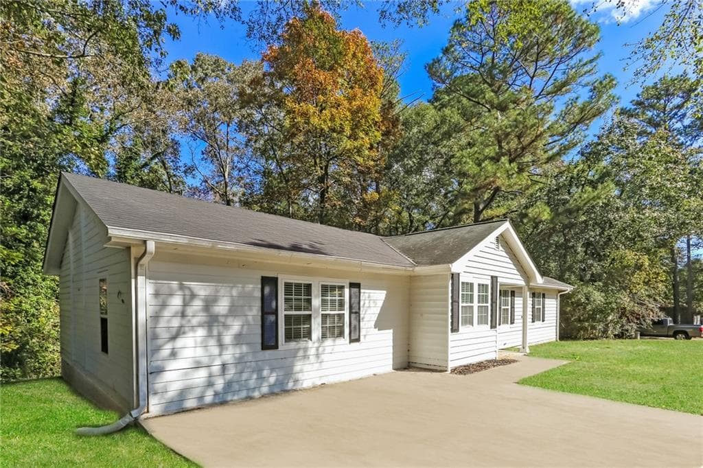 3 bedroom, 2 bathroom, 1,791 sq ft single family residence for sale at 119 Valley Road, Stockbridge, GA 30281 — photo 3