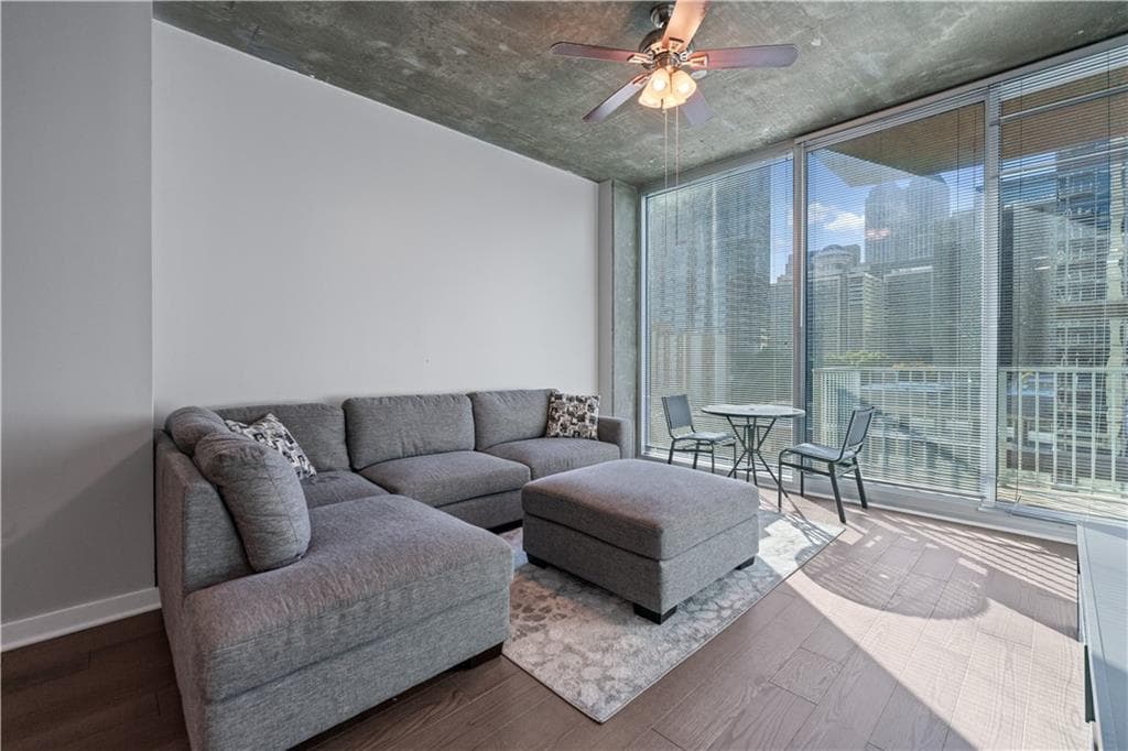 1 bedroom, 1 bathroom, 763 sq ft condominium for sale at 400 W Peachtree Street 1009, Atlanta, GA 30308 — photo 3