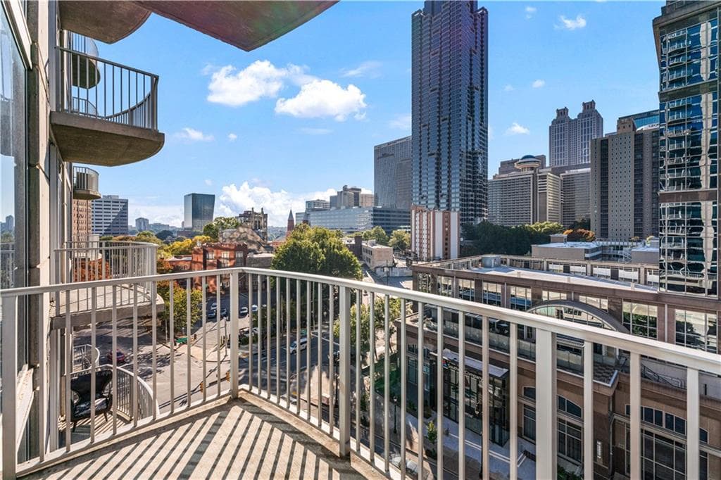 1 bedroom, 1 bathroom, 763 sq ft condominium for sale at 400 W Peachtree Street 1009, Atlanta, GA 30308 — photo 7