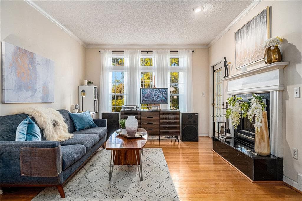1 bedroom, 1 bathroom, 881 sq ft condominium sold at 220 Renaissance Parkway 1212, Atlanta, GA 30308