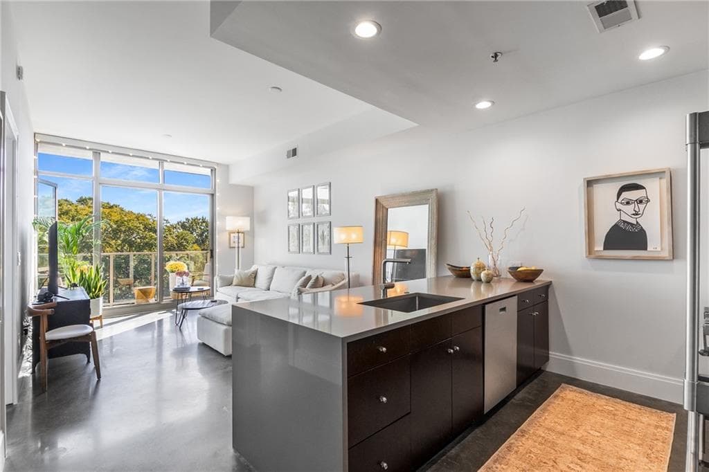 1 bedroom, 1 bathroom, 861 sq ft condominium sold at 905 Juniper Street 704, Atlanta, GA 30309